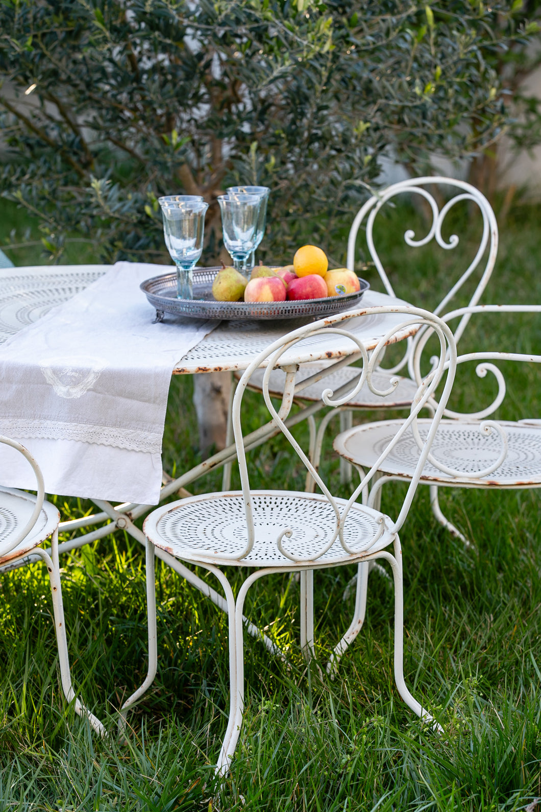 Taitettava kermanvalkoinen klassikko puutarhapöytä, Aix-en-Provence