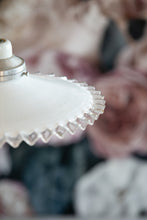 Lataa kuva Galleria-katseluun, Vintage lampunvarjostin maitolasilla, Aix-en-Provence

